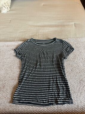 American Eagle babydoll Striped Short Sleeve Crewneck Tee - grey & White